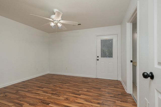 3820 N Royal Mountain Lane, Bolivar, MO 65613