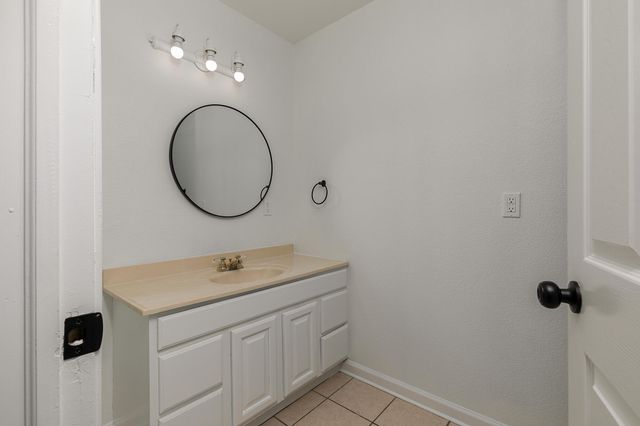 3820 N Royal Mountain Lane, Bolivar, MO 65613