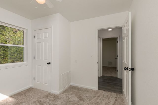 3820 N Royal Mountain Lane, Bolivar, MO 65613