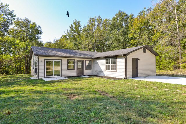 3820 N Royal Mountain Lane, Bolivar, MO 65613