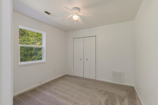 3820 N Royal Mountain Lane, Bolivar, MO 65613