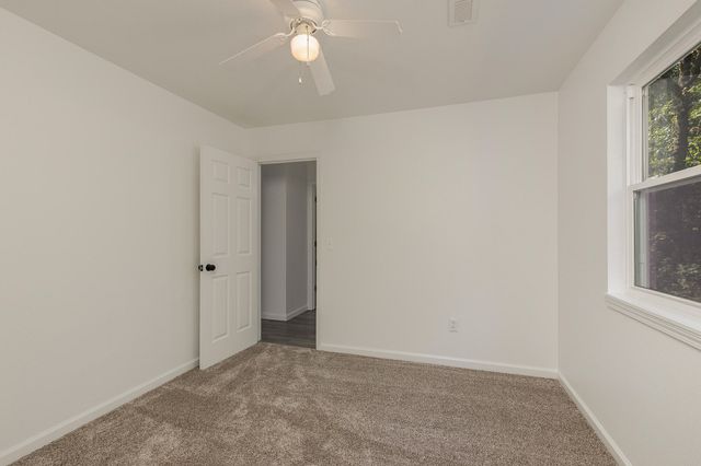 3820 N Royal Mountain Lane, Bolivar, MO 65613