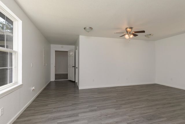 3820 N Royal Mountain Lane, Bolivar, MO 65613