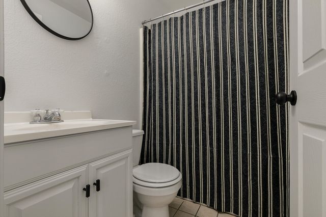 3820 N Royal Mountain Lane, Bolivar, MO 65613