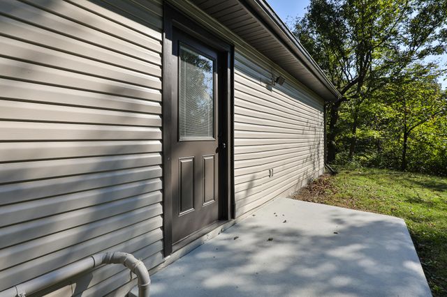 3820 N Royal Mountain Lane, Bolivar, MO 65613