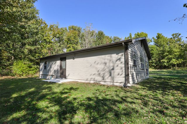 3820 N Royal Mountain Lane, Bolivar, MO 65613