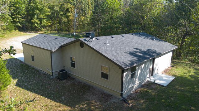 3820 N Royal Mountain Lane, Bolivar, MO 65613