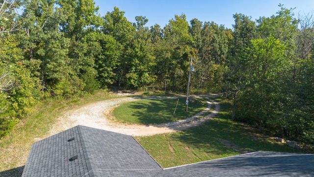 3820 N Royal Mountain Lane, Bolivar, MO 65613
