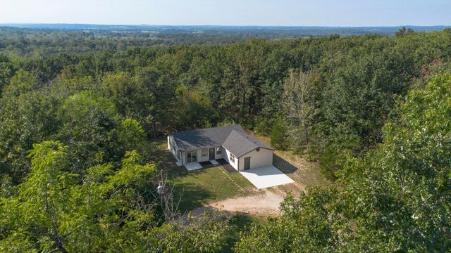 3820 N Royal Mountain Lane, Bolivar, MO 65613