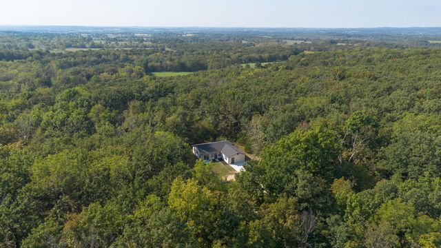 3820 N Royal Mountain Lane, Bolivar, MO 65613