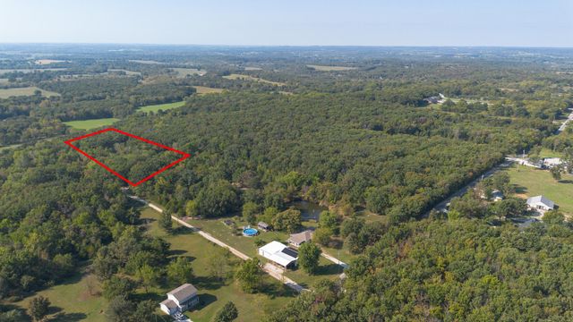 3820 N Royal Mountain Lane, Bolivar, MO 65613
