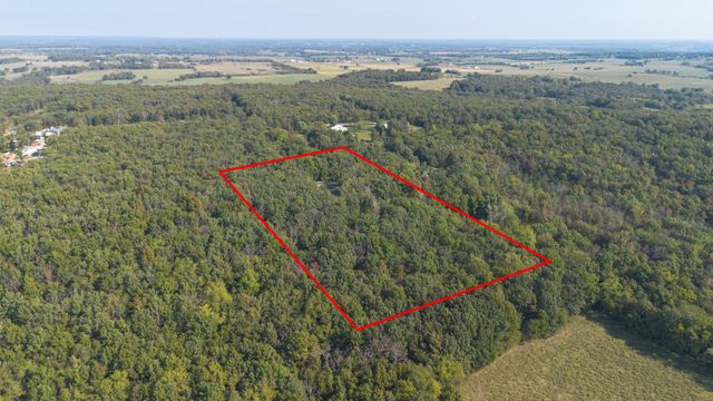 3820 N Royal Mountain Lane, Bolivar, MO 65613