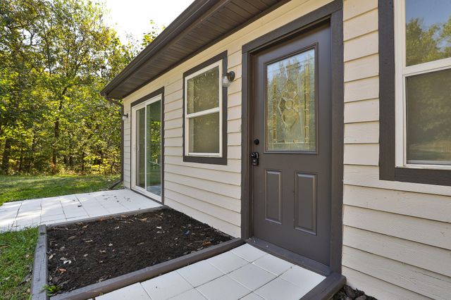 3820 N Royal Mountain Lane, Bolivar, MO 65613