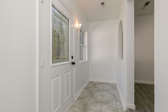 3820 N Royal Mountain Lane, Bolivar, MO 65613