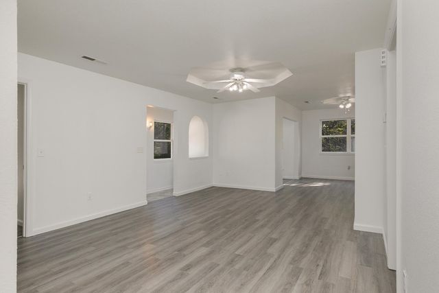 3820 N Royal Mountain Lane, Bolivar, MO 65613