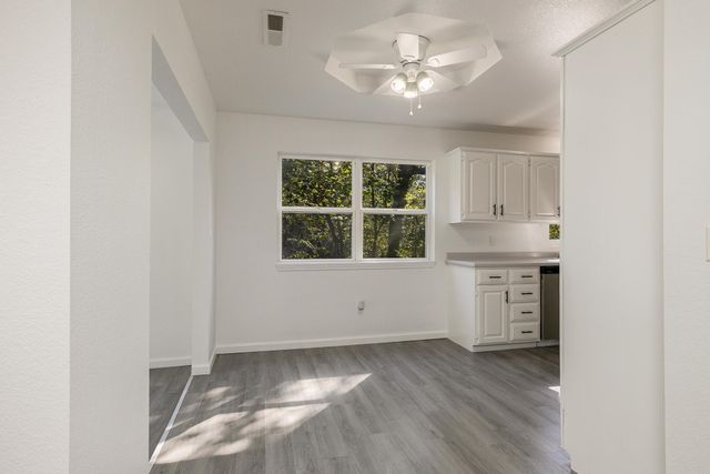 3820 N Royal Mountain Lane, Bolivar, MO 65613