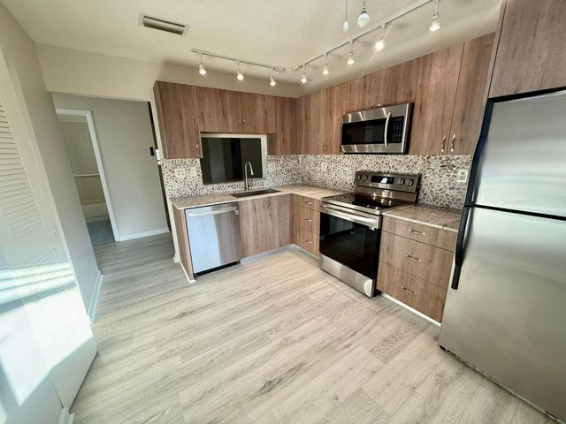 15401 Pembridge Avenue 38, Delray Beach, FL 33484