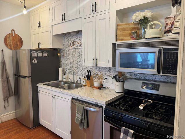 200 Tuscola Road, Bay City, MI 48708