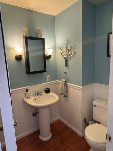 200 Tuscola Road, Bay City, MI 48708