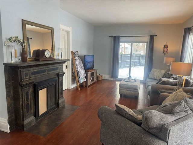 200 Tuscola Road, Bay City, MI 48708