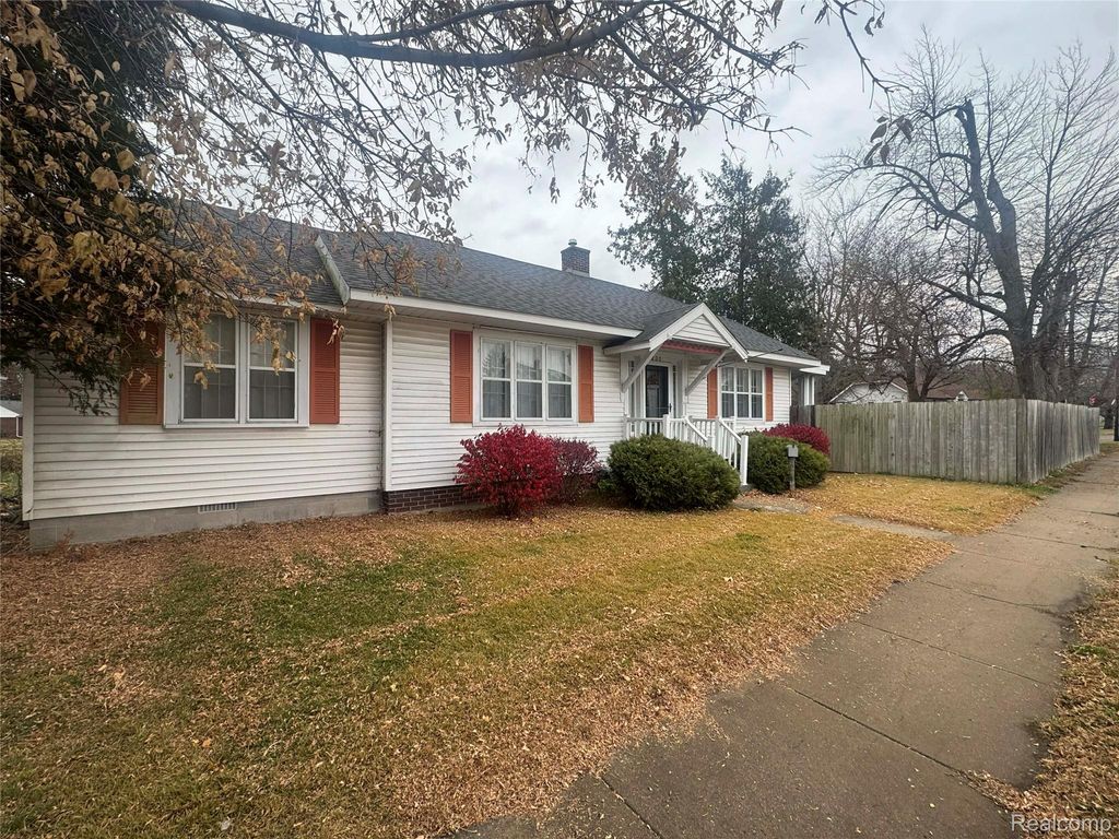 200 Tuscola Road, Bay City, MI 48708