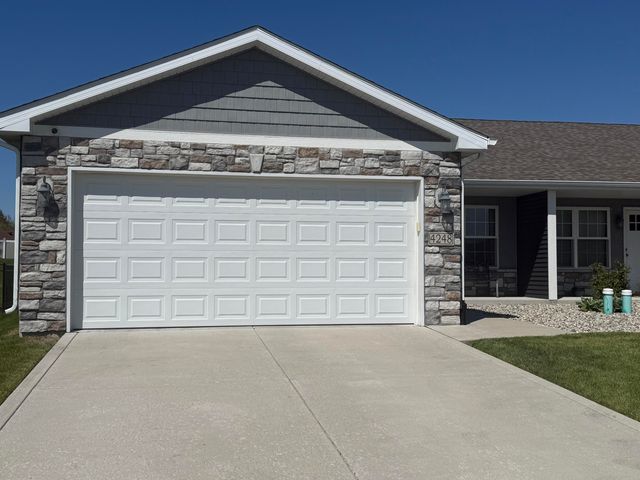 4248 W 77th Avenue, Merrillville, IN 46410
