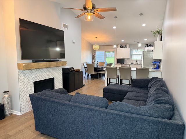 4248 W 77th Avenue, Merrillville, IN 46410