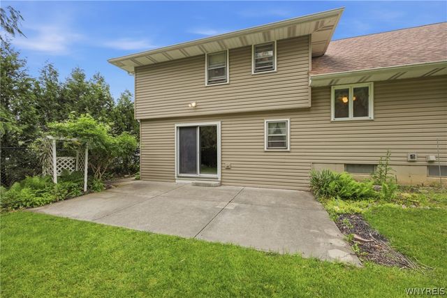 169 Cranwood Drive, West Seneca, NY 14224