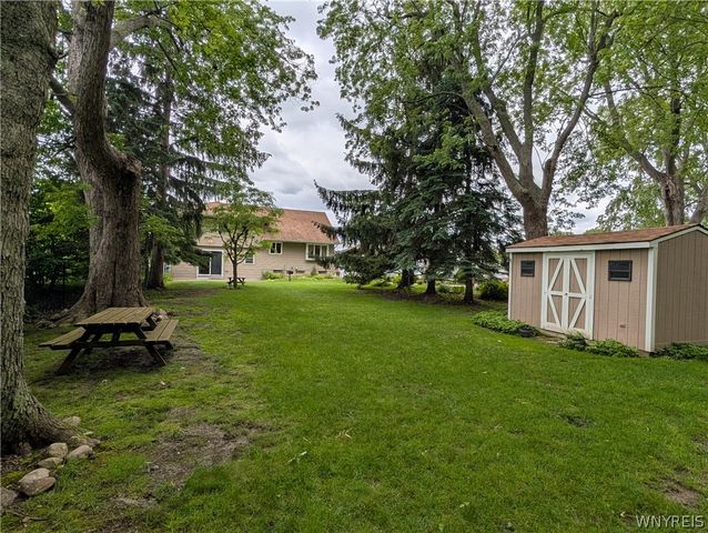 169 Cranwood Drive, West Seneca, NY 14224
