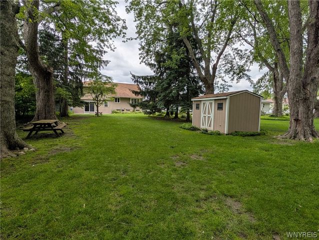 169 Cranwood Drive, West Seneca, NY 14224