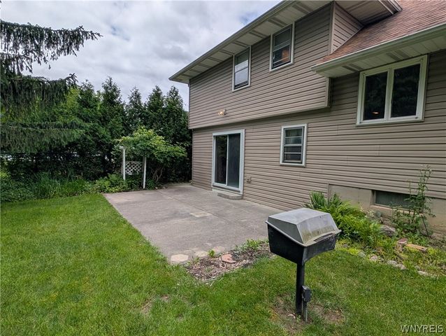 169 Cranwood Drive, West Seneca, NY 14224