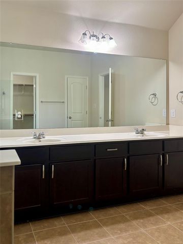 909 Coulee DR, Leander, TX 78641