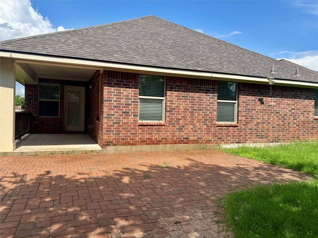 909 Coulee DR, Leander, TX 78641