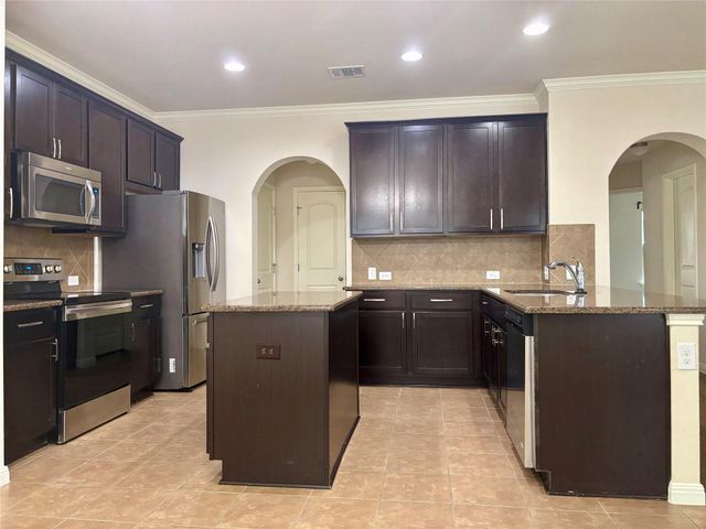 909 Coulee DR, Leander, TX 78641