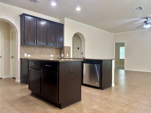 909 Coulee DR, Leander, TX 78641