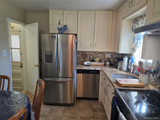 2127 Leighton Road, Elmont, NY 11003
