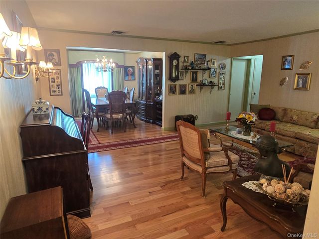 2127 Leighton Road, Elmont, NY 11003
