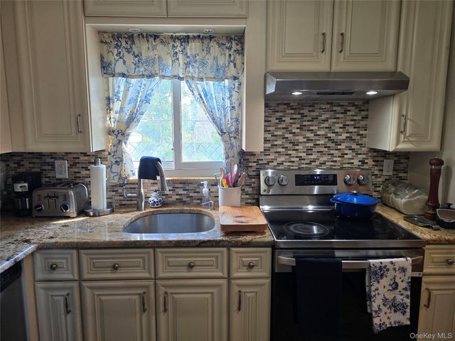 2127 Leighton Road, Elmont, NY 11003