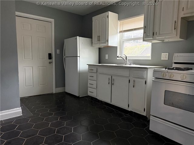 1303 Fletcher Avenue, Dunbar, WV 25064