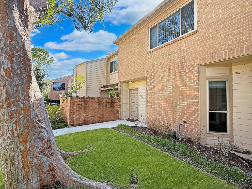 2086 Augusta Drive 6-53, Houston, TX 77057