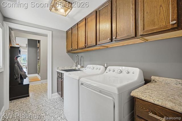 2739 Riverside Drive, Port Huron, MI 48060