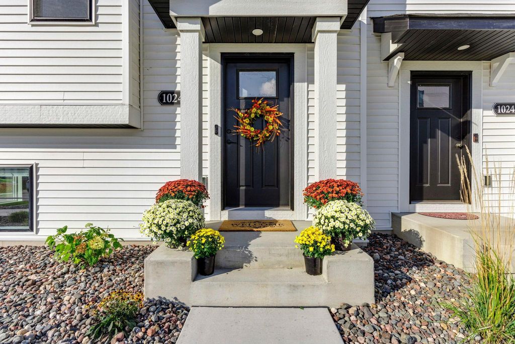 10244 Birchwood Circle, Victoria, MN 55318