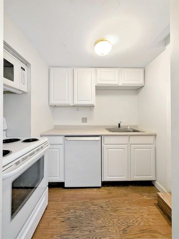 412 Western Avenue, Brattleboro, VT 05301