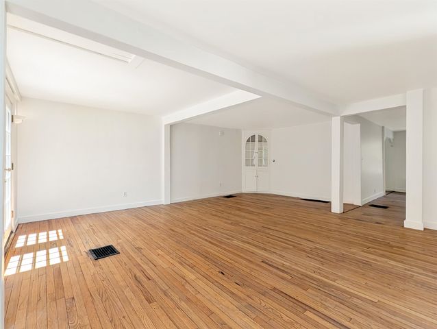 412 Western Avenue, Brattleboro, VT 05301