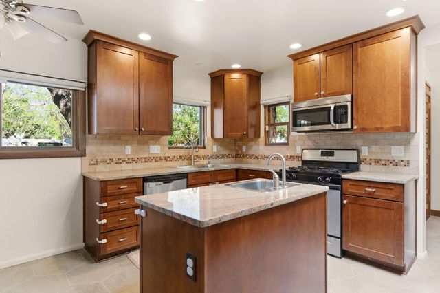 808 Parkland Circle SE, Albuquerque, NM 87108