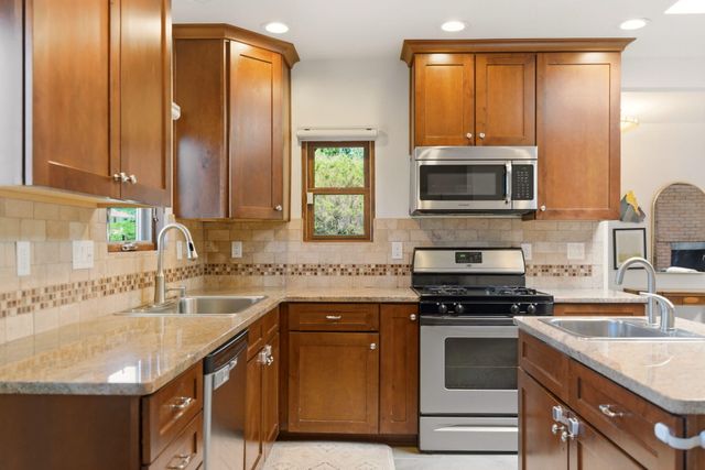 808 Parkland Circle SE, Albuquerque, NM 87108