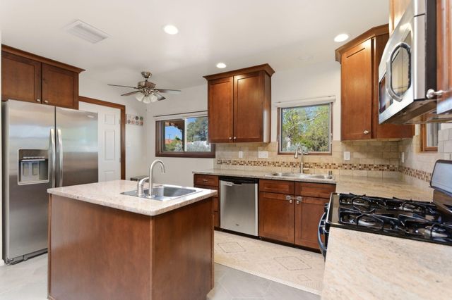 808 Parkland Circle SE, Albuquerque, NM 87108