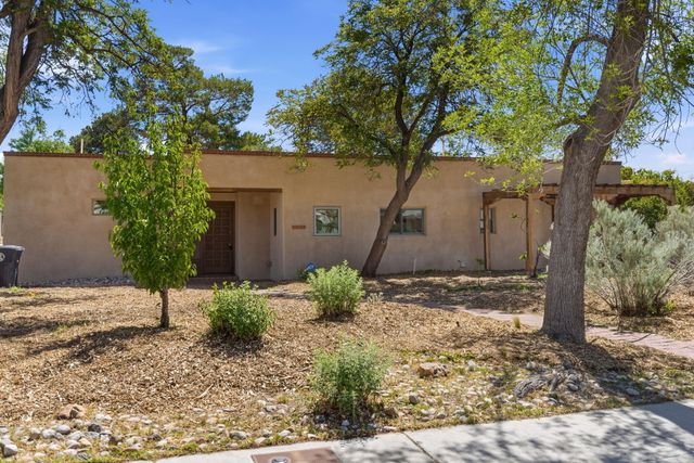 808 Parkland Circle SE, Albuquerque, NM 87108