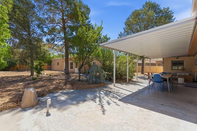808 Parkland Circle SE, Albuquerque, NM 87108
