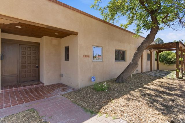 808 Parkland Circle SE, Albuquerque, NM 87108